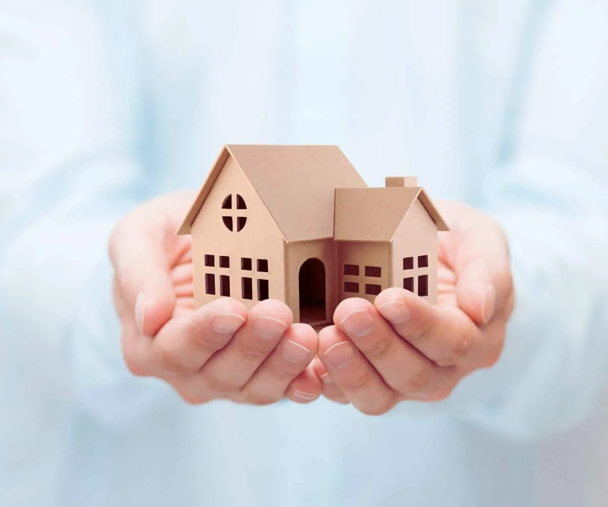 Une image illustrant les avantages des SCPI pour les épargnants, mettant en avant la diversification, la mutualisation des risques, la gestion professionnelle et la rentabilité potentielle de ce type d'investissement immobilier.